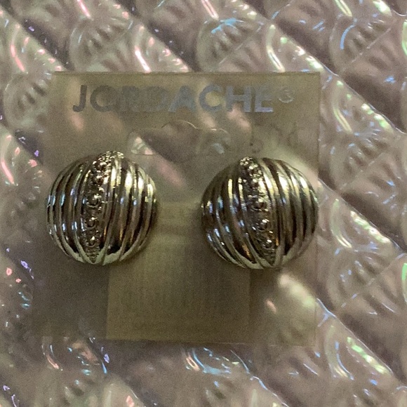 🦩NWT Awesome & So Fun To Wear  Clip Earrings Wardrobe Must Have 🦩 - Picture 6 of 9
